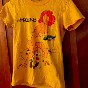 Maroon 5 tee